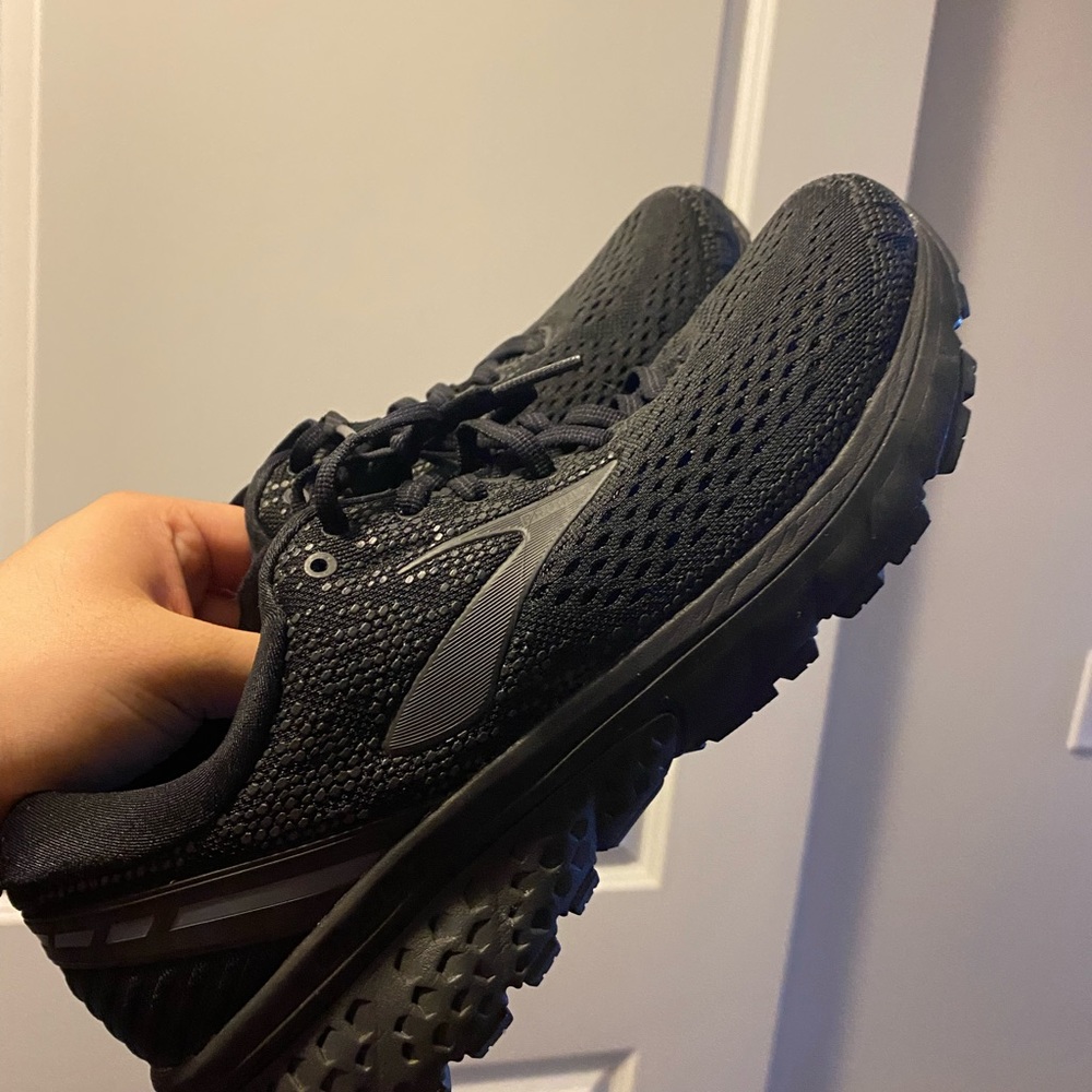 Brooks Ghost black men’s 8.5